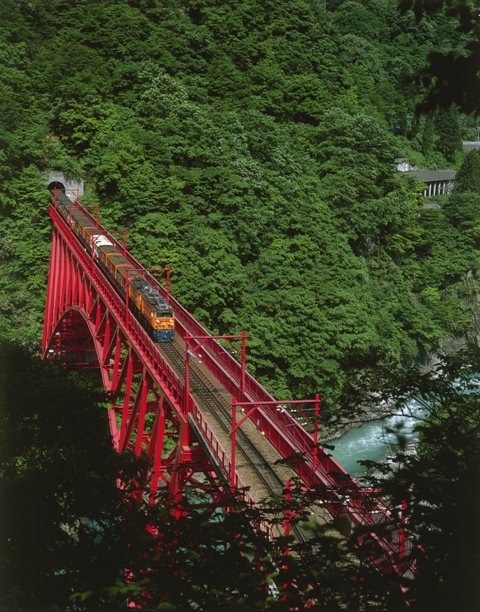 富山こだわり食材黒部峡谷トロッコ電車 / 鐘釣駅延伸 / 河原の露天風呂 / 混浴だよ！